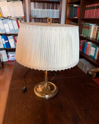 Lampada da tavolo in stile classico