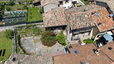 RUSTICO A AVIO