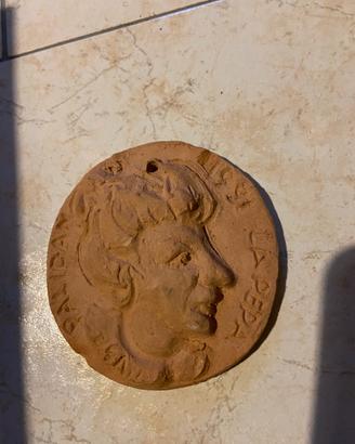 Medaglia in terra cotta di Palidano