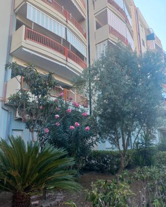 Via Salvo Dacquisto 3 vani ampio terrazzino