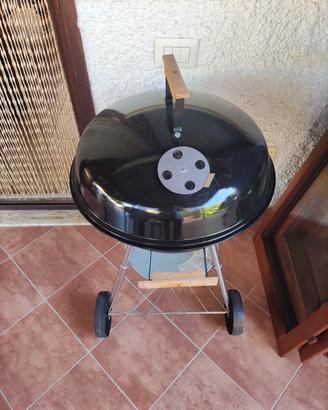 barbecue rotondo in ferro nero