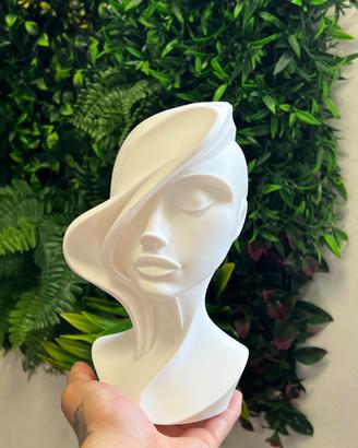Statuetta volto donna semicoperto