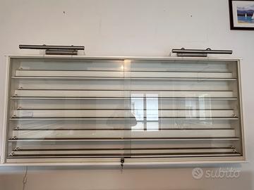 Bacheca in legno per trenini  completa di faretti