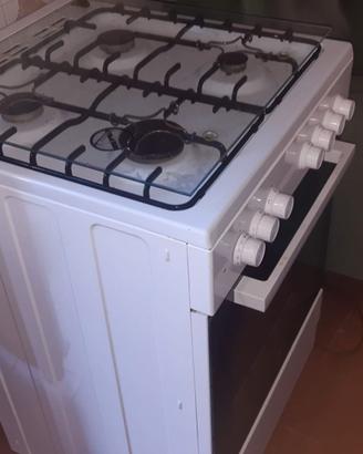 cucina elettrica con forno a gas ventilato