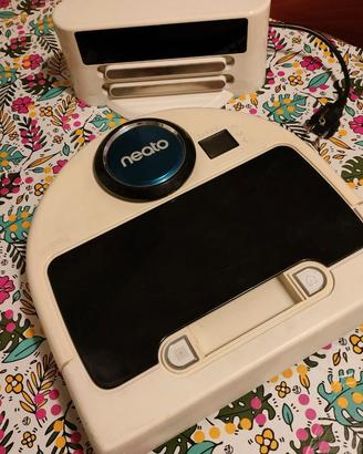 Neato d75, robot aspirapolvere