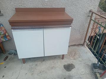 Mobiletto da cucina. Solo ritiro in zona.