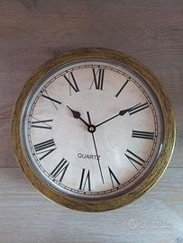 Orologio da parete con nascondiglio per oggetti
