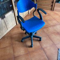 Scrivania con sedia a rotelle