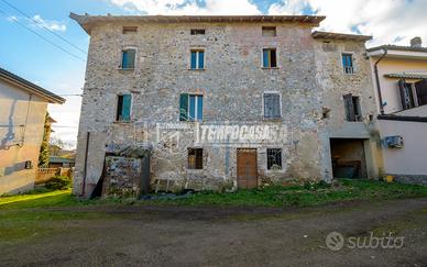 Rif: V249 Rustico con ampi spazi a Chiozza