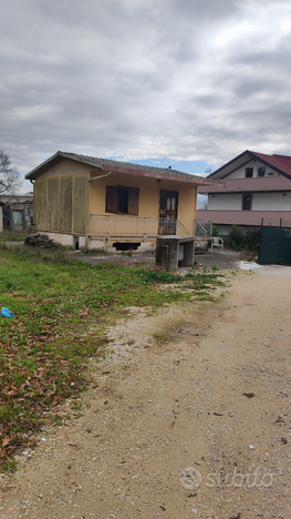 Casa prefabbricata e terreno