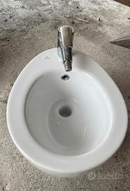 Bidet in ceramica bianca