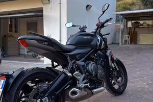 Triumph trident 660 2021 ( 15500 km)