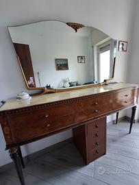 Cassettiera antica con specchio