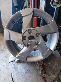 CERCHIO IN LEGA DA 16 DACIA DUSTER ORIGINALE 82008