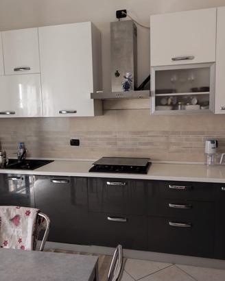 Cucina completa di elettrodomestici 