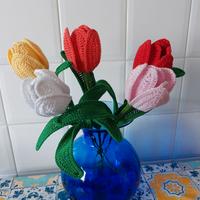 Mazzo di 5 tulipani fatti a mano ad uncinetto