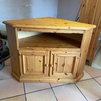 Angoliera in legno stile tirolese