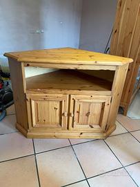 Angoliera in legno stile tirolese