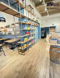 Attività / Licenza di 200 m² con 5 locali a Forlì