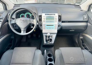 toyota corolla verso 2.2d