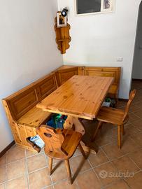 Tavolo con panca angolare
