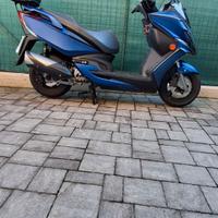 Scooter marca Kimco modello Gimko 300c c