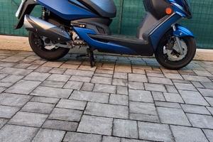 Scooter marca Kimco modello Gimko 300c c