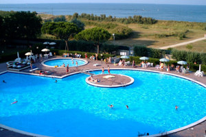 Lido Adriano appartamento in residence con piscina