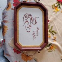 Vassoio ricamato a mano punto croce “Pausa caffè” 