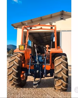 Trattore agricolo
