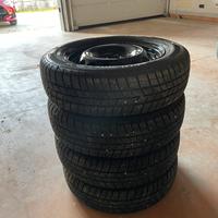 Pneumatici invernali 175/65 R15 T + cerchi