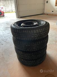 Pneumatici invernali 175/65 R15 T + cerchi