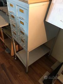 Cassettiera in metallo e rupte