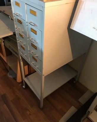 Cassettiera in metallo e rupte