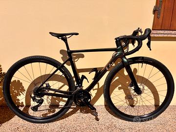 Liv Brava verde iridescente in carbonio taglia XS