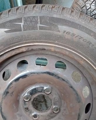 gomme da neve con cerchio 165/70R14  modello punto