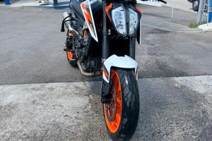 Ktm duke 890 r