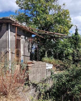 Casetta di campagna con terreno a Linguaglossa