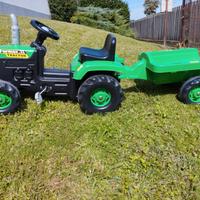 Trattore a pedali con rimorchio, verde