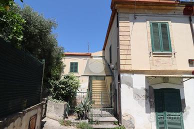 CASA SEMINDIPENDENTE A GIULIANOVA