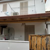 La casetta bianca in centro