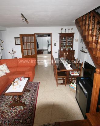 AP928 - Scrofiano appartamento di mq 257 c