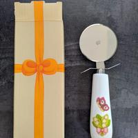 Thun - Tagliapizza con manico decorato