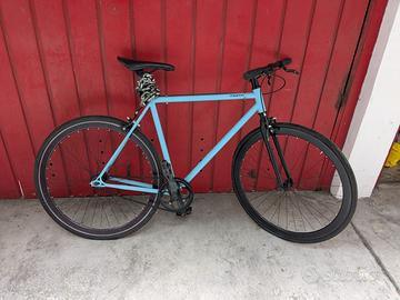 Bicicletta scatto fisso