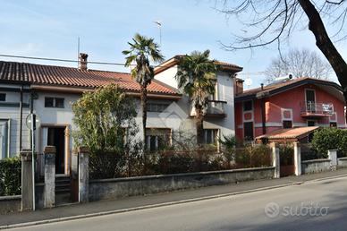 CASA SEMINDIPENDENTE A GORIZIA