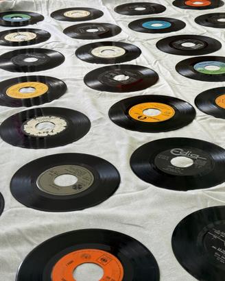 Circa 38 dischi vinile 45 giri vintage anni 60 70