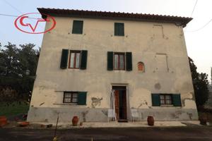 Casa indipendente di 365 m² con più di 5 locali e 