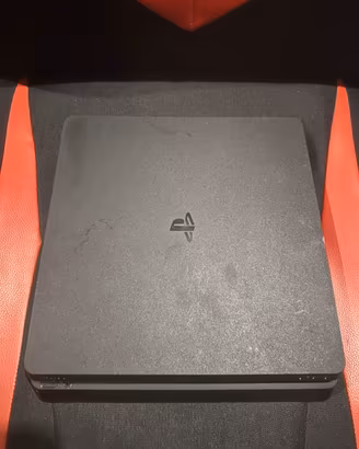 PS4 Slim + Controller + 8 Giochi Originali PS4