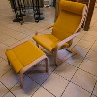 poltrona IKEA con poggiapiedi