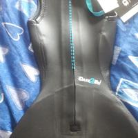 Muta donna S apnea e nuoto acque libere